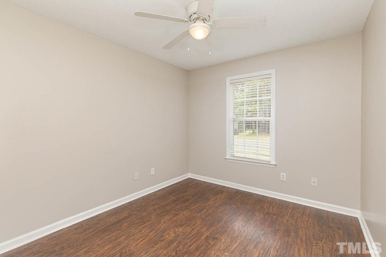 Photo 18 of 32 - 155 Duck Pond Ln, Clayton, NC 27520