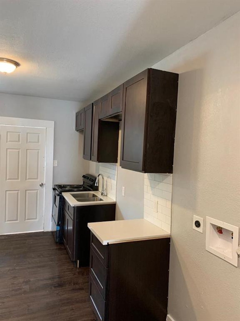 Photo 11 of 17 - 211 E Sterling St #4, Baytown, TX 77520