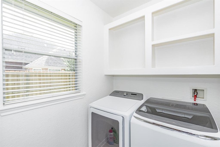Photo 10 of 37 - 13106 Ryaneagles Dr, Houston, TX 77044