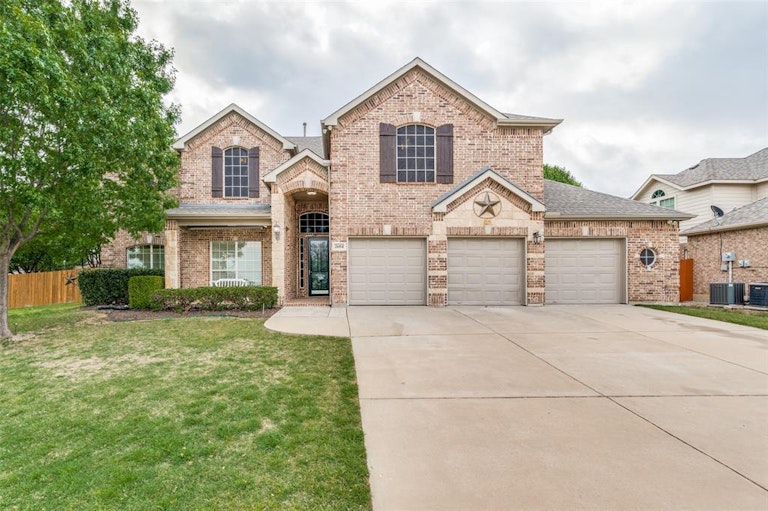 Photo 1 of 35 - 2604 Stallions Ln, Celina, TX 75009
