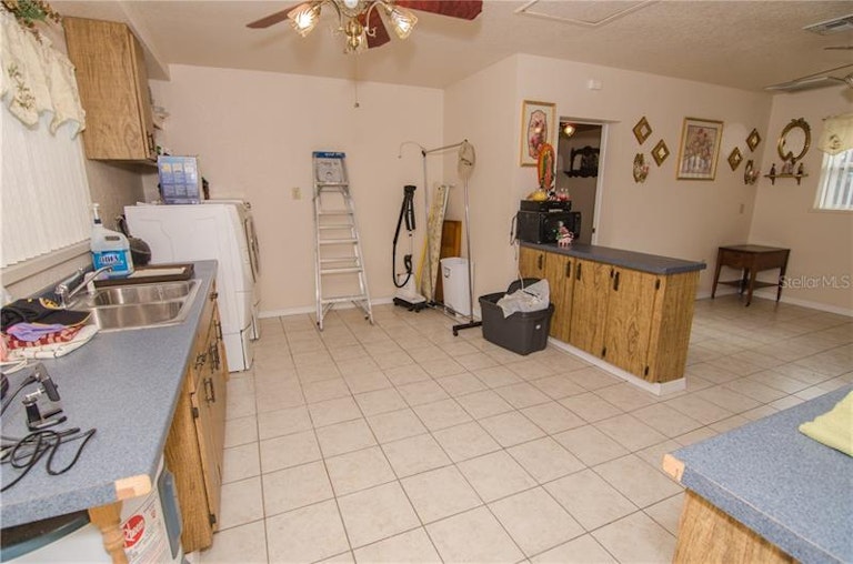 Photo 18 of 25 - 790 N 8th St, Eagle Lake, FL 33839