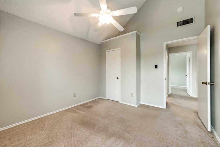 Photo 21 of 23 - 1105 Cherrytree Dr, Arlington, TX 76001