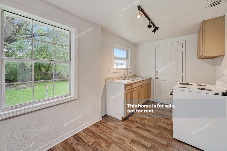 Photo 19 of 27 - 1718 McMillan St, Jacksonville, FL 32209
