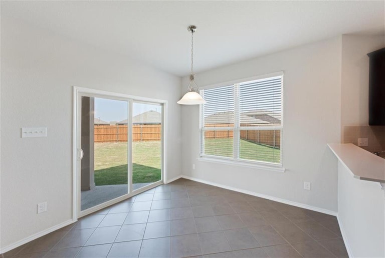 Photo 12 of 36 - 2900 Fox Trail Ln, Fort Worth, TX 76108