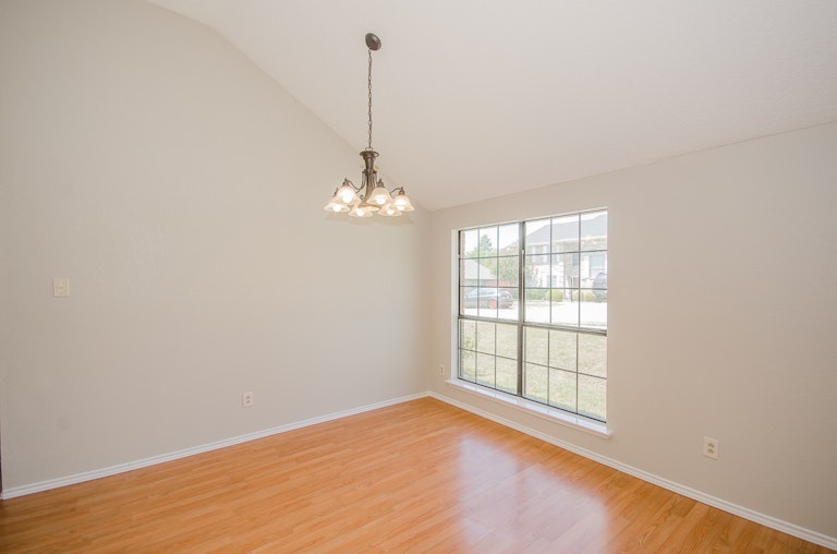 Photo 3 of 29 - 6205 Sasaki Way, Garland, TX 75043