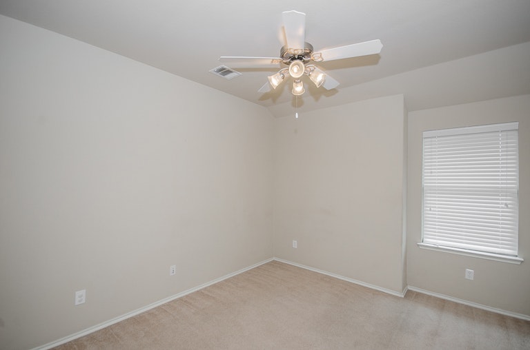 Photo 33 of 44 - 9713 Mulligan Dr, McKinney, TX 75072