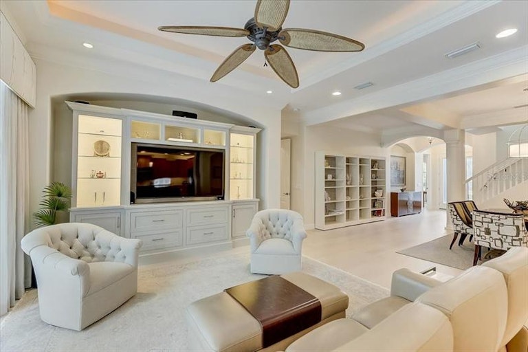 Photo 10 of 53 - 7711 Ashley Cir, Bradenton, FL 34201