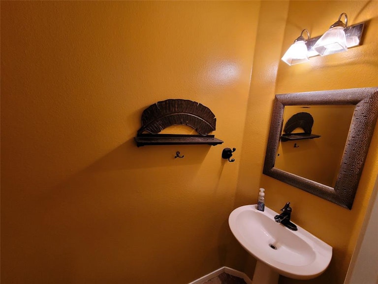 Photo 11 of 39 - 7315 W Meadow Ct, Richmond, TX 77407