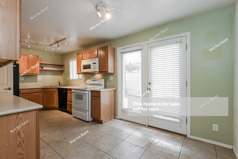 Photo 10 of 25 - 905 N Venice Ave Unit D, Tucson, AZ 85711