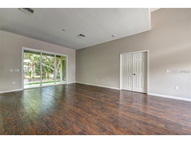 Photo 5 of 25 - 5820 Denison Dr, Venice, FL 34293