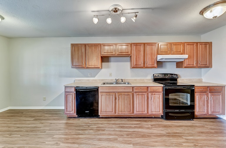 Photo 8 of 29 - 3106 Edelweiss Dr, Grand Prairie, TX 75052