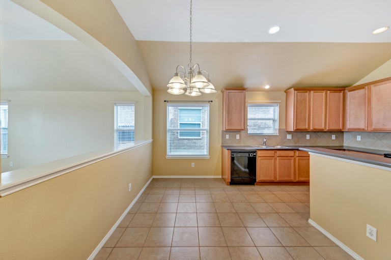 Photo 9 of 30 - 6305 Stone Lake Dr, Fort Worth, TX 76179