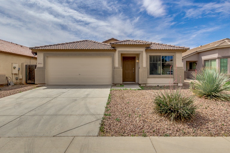 Photo 1 of 32 - 2625 E Silversmith Trl, San Tan Valley, AZ 85143