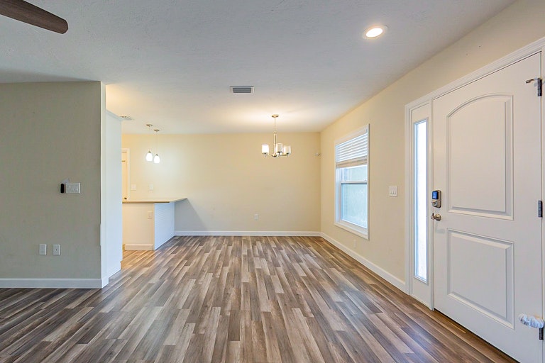 Photo 11 of 26 - 4033 Sandpointe Dr, Bradenton, FL 34205