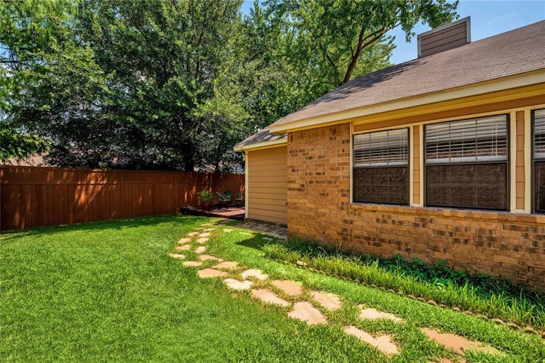 Photo 30 of 31 - 915 Azalia Dr, Lewisville, TX 75067