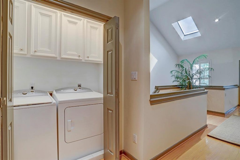Photo 17 of 32 - 6308 Taggart St Unit B, Houston, TX 77007
