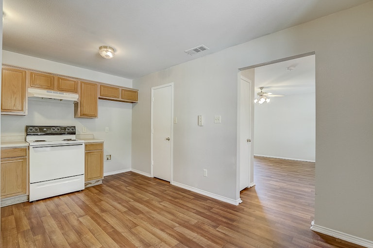 Photo 17 of 22 - 6814 Barrett Dr, Dallas, TX 75217