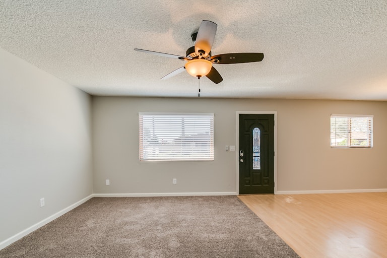 Photo 7 of 29 - 6104 W Nancy Rd, Glendale, AZ 85306