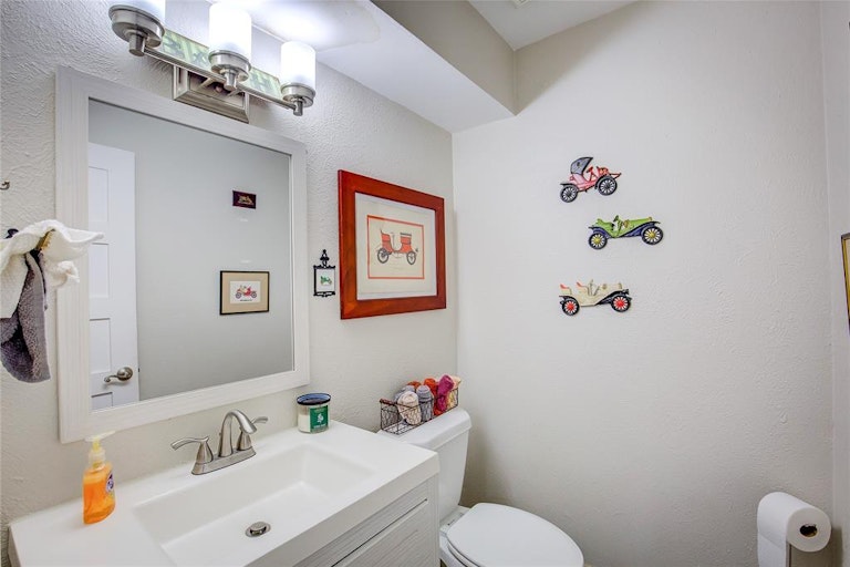 Photo 21 of 39 - 2914 Starboard Dr, Rockwall, TX 75087