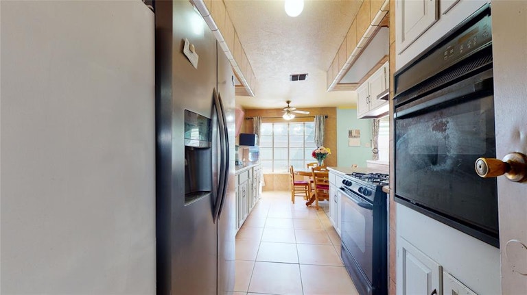 Photo 25 of 48 - 10811 Sagevale Ln, Houston, TX 77089