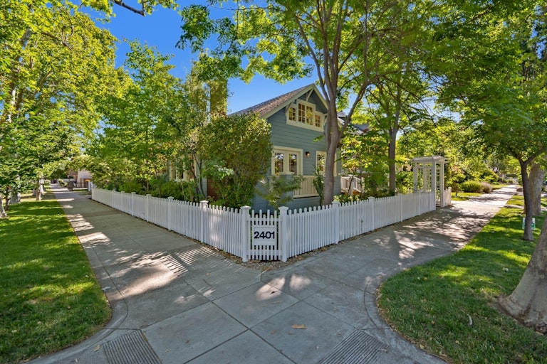 Photo 1 of 47 - 2401 U St, Sacramento, CA 95818