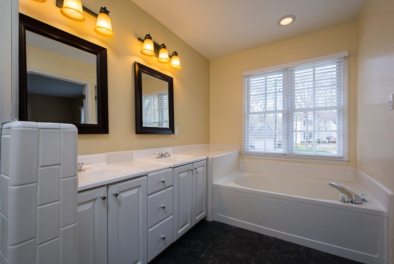 Photo 20 of 30 - 8604 Carolingian Ct, Raleigh, NC 27615