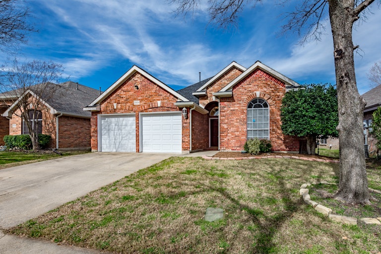 Photo 2 of 20 - 5424 Pebble Ct, McKinney, TX 75070