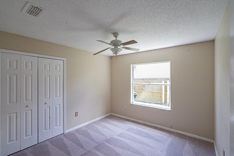 Photo 21 of 28 - 10158 Brandon Cir, Orlando, FL 32836