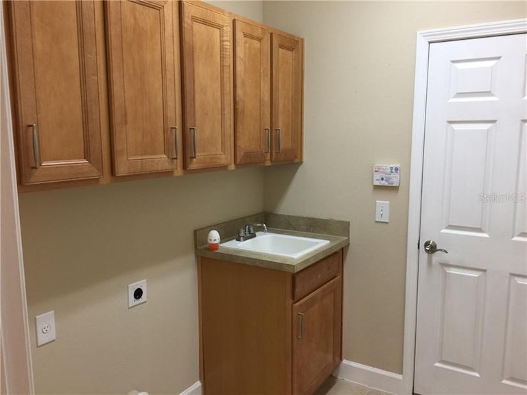 Photo 4 of 24 - 6823 44th Ter E, Bradenton, FL 34203