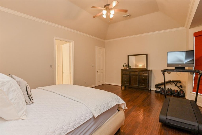 Photo 19 of 45 - 2606 Cottage Creek Ct, Pearland, TX 77584