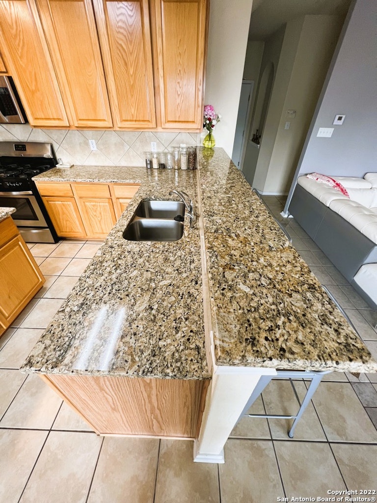Photo 13 of 40 - 6110 Kenedy Leaf, San Antonio, TX 78253
