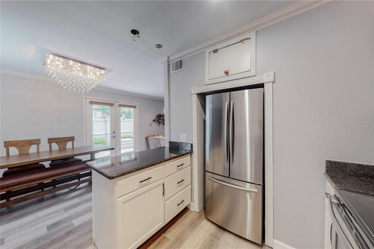 Photo 14 of 28 - 5021 N Hall St, Dallas, TX 75235