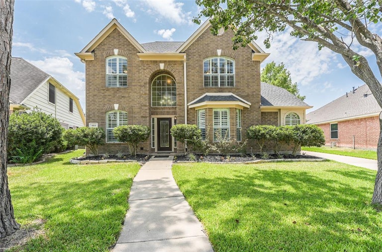 Photo 2 of 26 - 9811 Therrell Dr, Houston, TX 77064