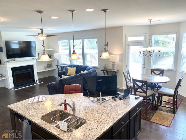 Photo 14 of 40 - 5840 Keystone Ln, Lithonia, GA 30058