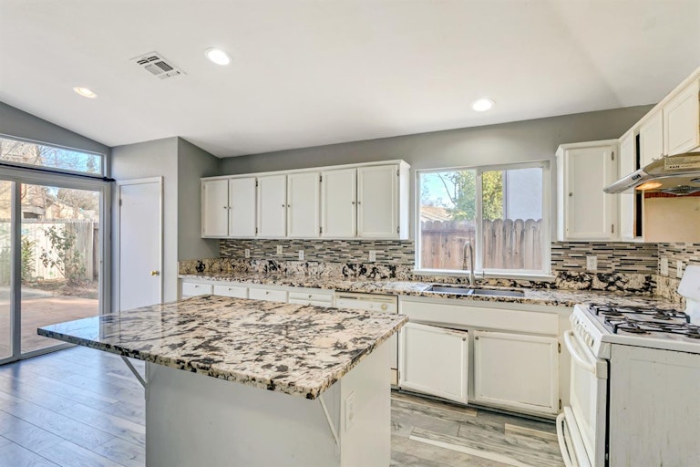 Photo 16 of 40 - 10536 Ragtime Cir, Rancho Cordova, CA 95670