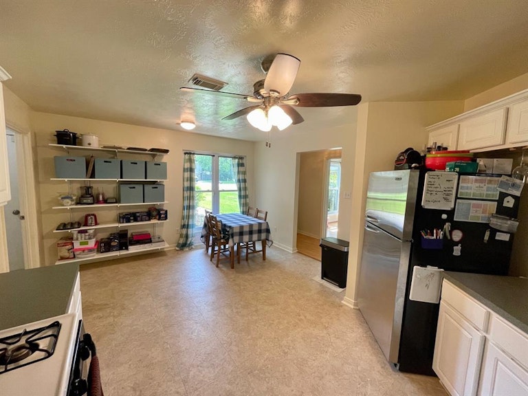 Photo 14 of 45 - 16107 Mesa Blvd, Humble, TX 77396