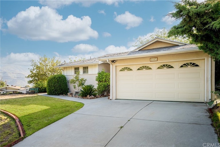 Photo 2 of 13 - 4603 Lowell Ave, La Crescenta, CA 91214