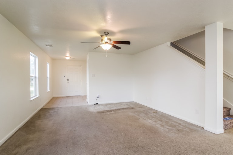 Photo 12 of 28 - 16611 Burnell Oaks Ln, Houston, TX 77090