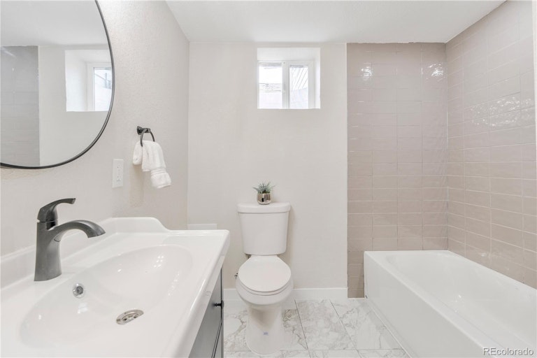 Photo 31 of 37 - 1760 S Filbert Ct, Denver, CO 80222