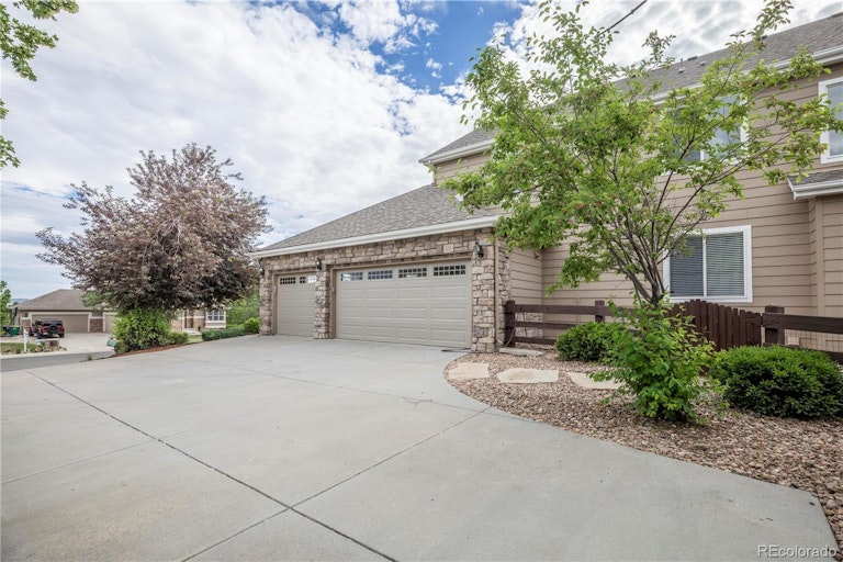 Photo 5 of 40 - 3211 Coyote Hills Ct, Castle Rock, CO 80109
