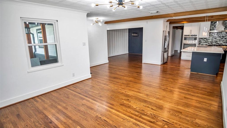 Photo 16 of 50 - 7758 Hereford St, Houston, TX 77087
