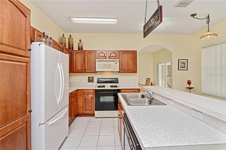 Photo 5 of 24 - 5401 Dahlia Reserve Dr, Kissimmee, FL 34758