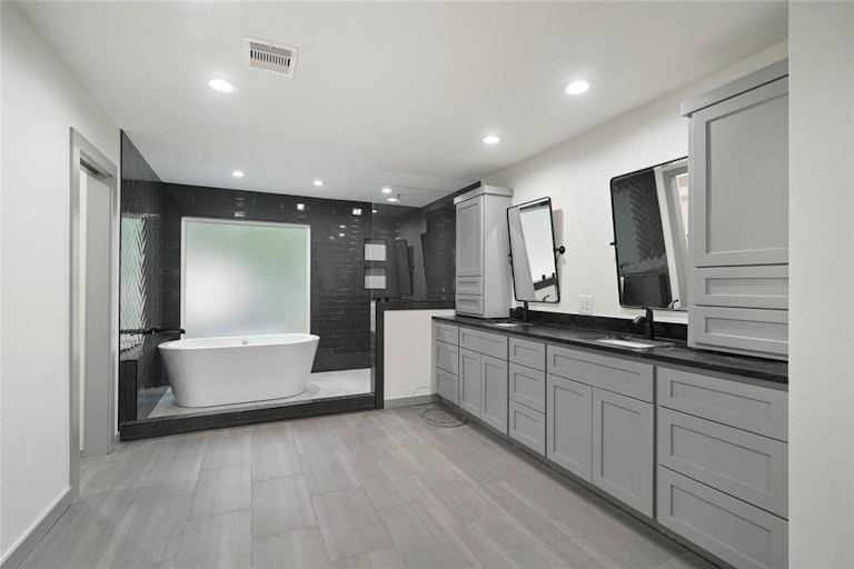 Photo 21 of 31 - 5402 Enchanted Mist Dr, Humble, TX 77346