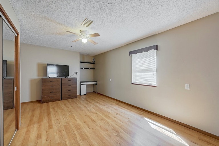 Photo 13 of 37 - 126 Deer Run Dr, Cedar Creek, TX 78612