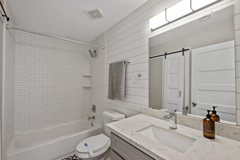 Photo 15 of 21 - 3838 Alsace St, Houston, TX 77021