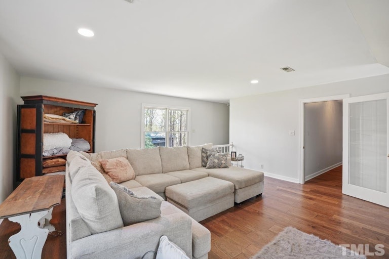 Photo 24 of 31 - 2016 Neuse Colony Dr, Clayton, NC 27527