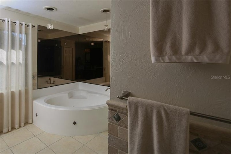 Photo 12 of 25 - 4317 Oak View Dr, Sarasota, FL 34232