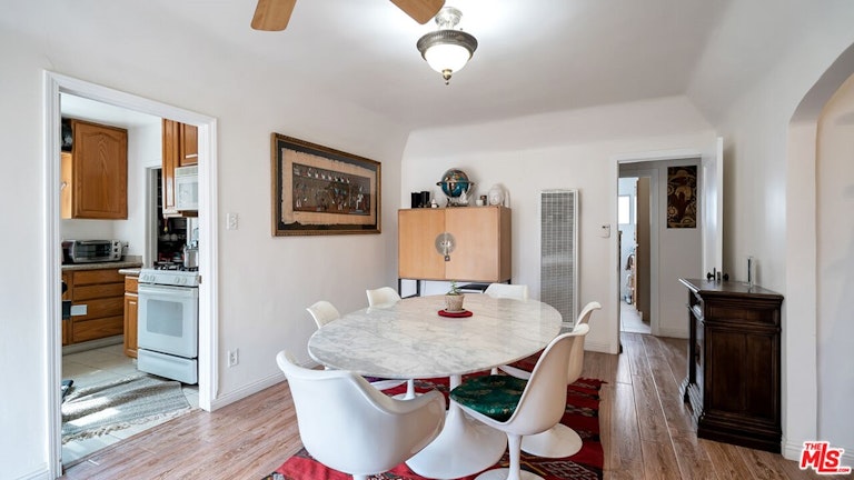 Photo 13 of 19 - 827 N McCadden Pl, Los Angeles, CA 90038