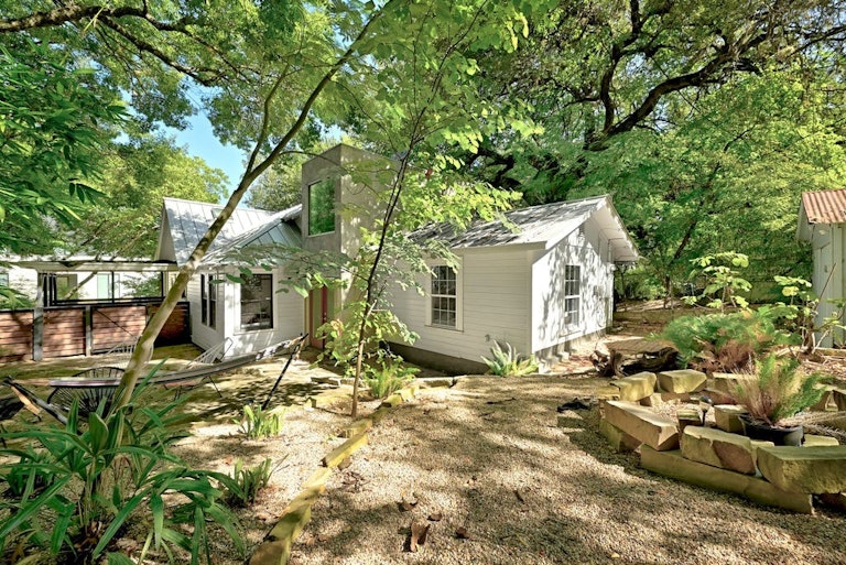Photo 24 of 28 - 1207 Alta Vista Ave, Austin, TX 78704