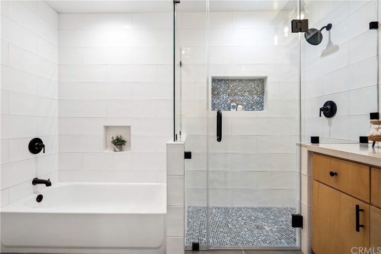 Photo 31 of 37 - 1166 E Claiborne Dr, Long Beach, CA 90807